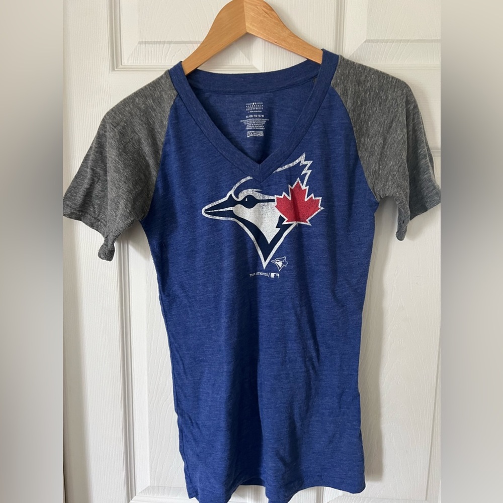 Toronto Blue Jays Youth XL 14-16 Tshirt VNeck Genuine Merchandise